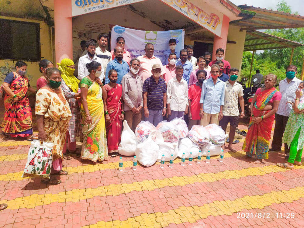 Distribution of Foodgrains & Cloths in Flood affected Insuli Village, Sawantwadi - Kute Group Foundation