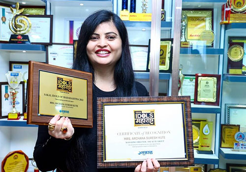 Archana Kute received Sakal Idols Of Maharashtra award